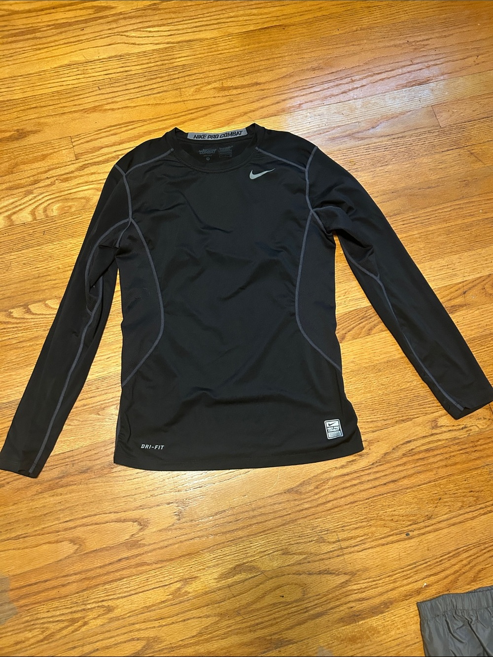 Nike Menโs Black Long-Sleeve Swim Rash Guard with Gray Stitching